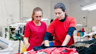 Втора употреба, първи избор: Как се устоява на бързата мода
