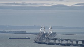Украинска атака с дронове срещу влак на Кримския полуостров