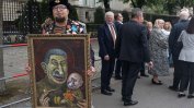 Известен с карикатурите си на Путин руски художник е застрелян в Полша