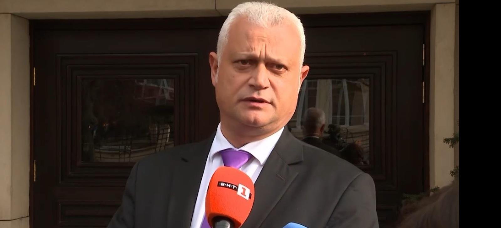 Емил Дечев: Десислава Атанасова трябва да подаде оставка, ако е укрила пътуване с Пеевски