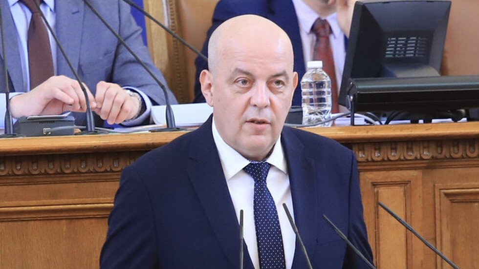 Разузнаването ще вербува студенти, за да преодолее липсата на кадри