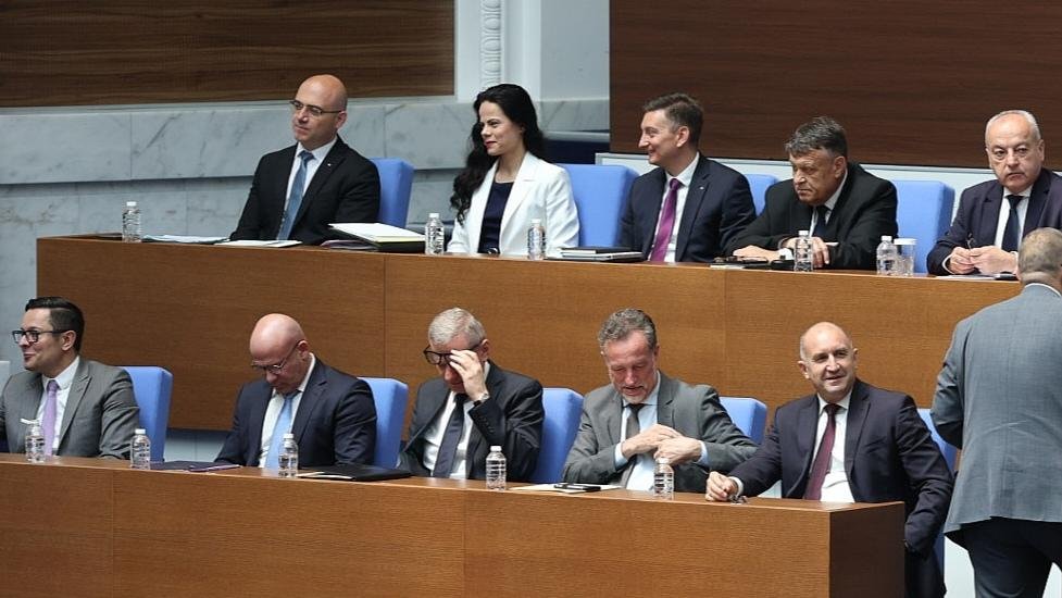 Бюджет 2026 е приет на първо четене, агенция Fitch с жълт картон за дълга
