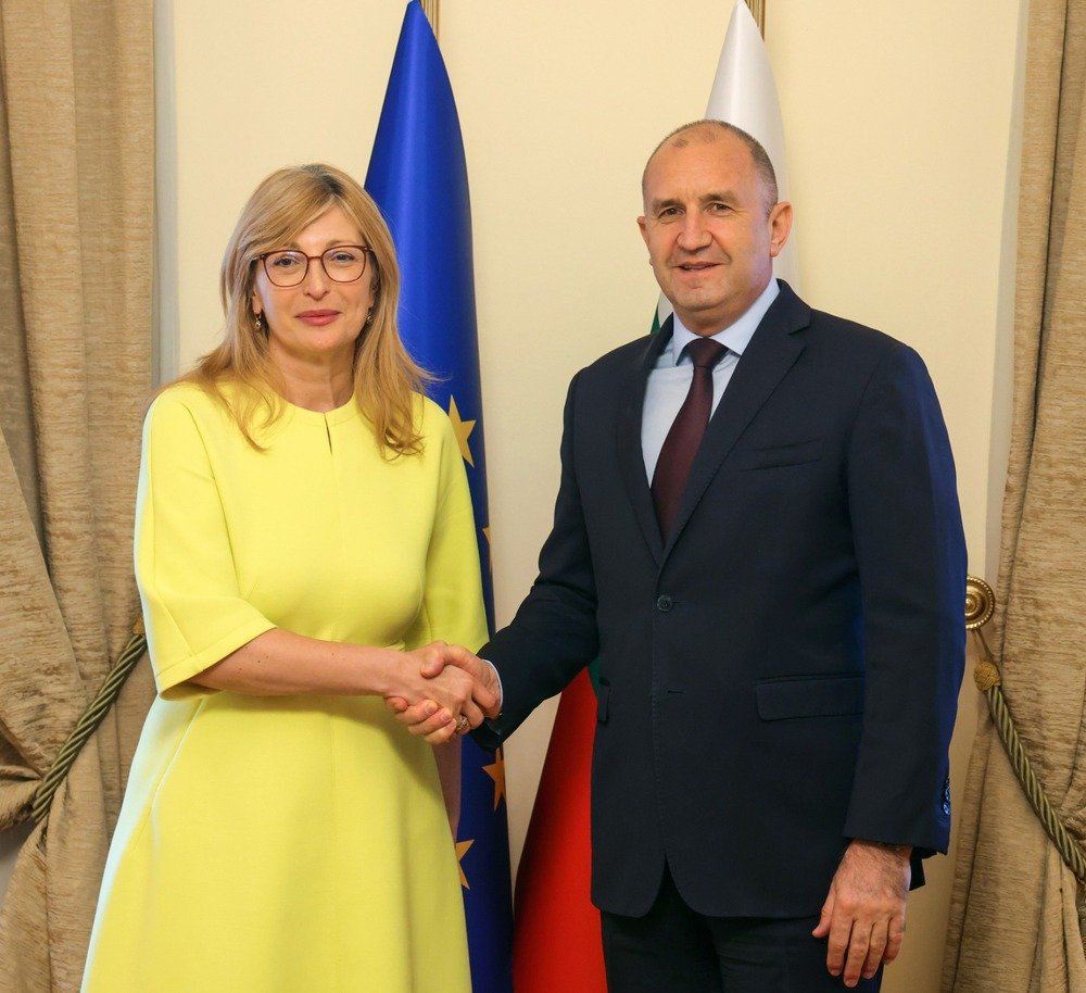 ЕС се опитва да разгадае позицията на България. Екатерина Захариева проучва настроенията за Украйна у нас