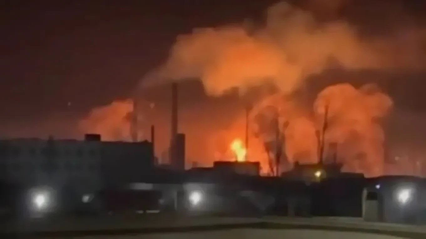 Зеленски потвърди за втори удар по руска петролна рафинерия в Уфа