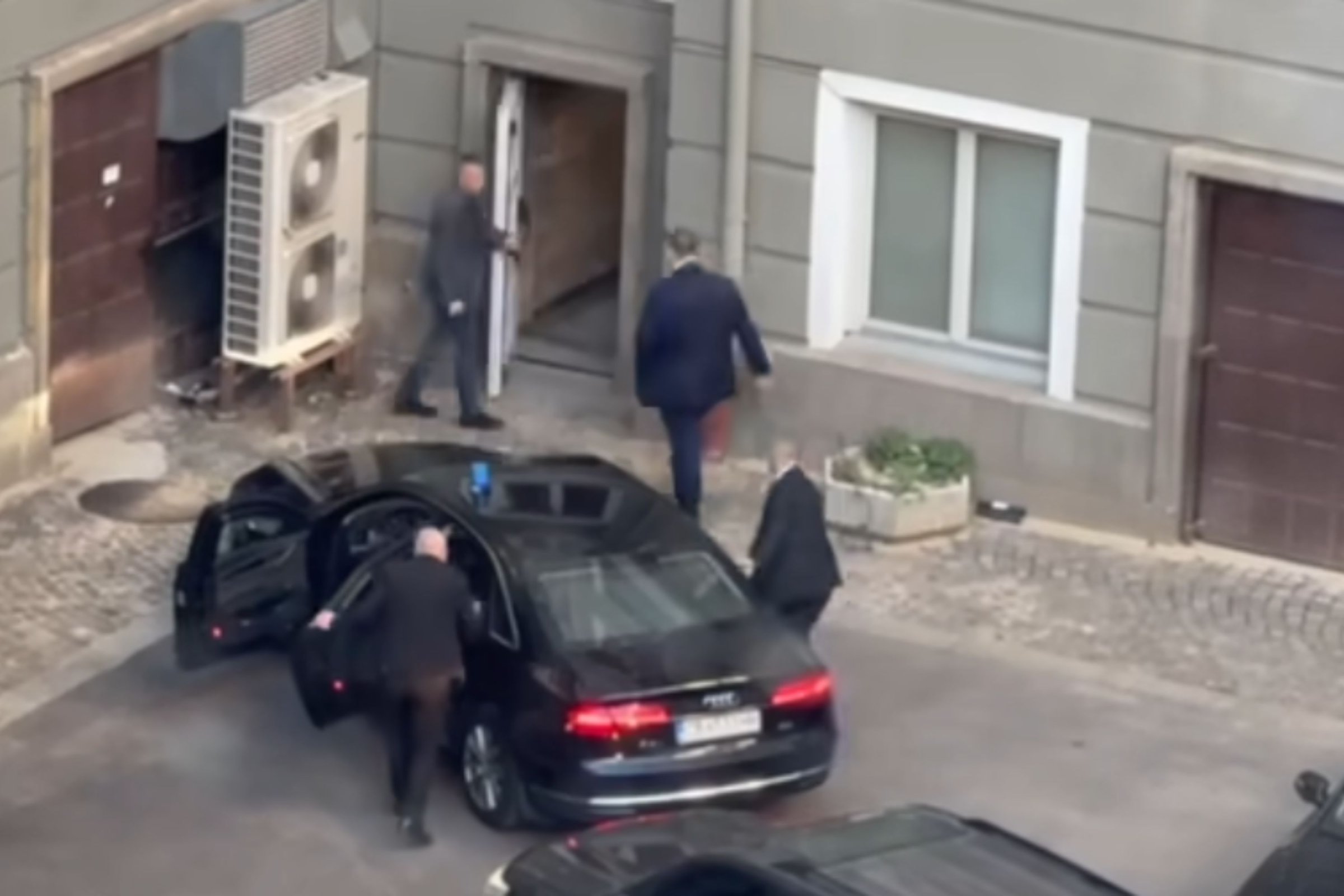 Питаш за охраната на Пеевски – идват данъчните