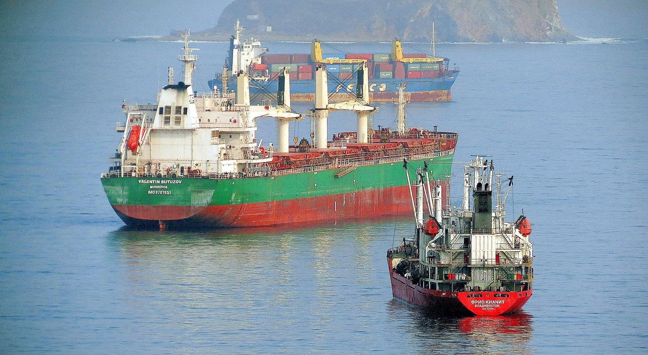 Украински дронове са ударили още 13 руски кораба от "сенчестия флот" на Русия