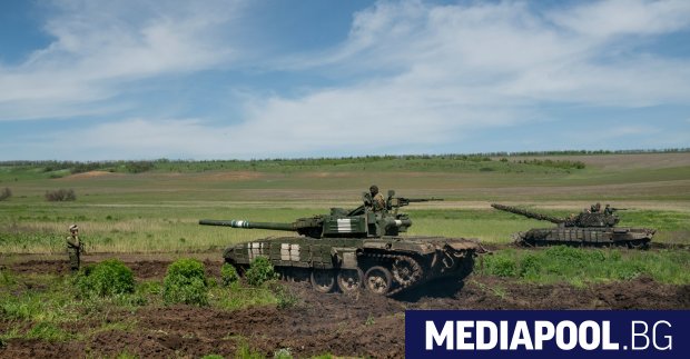 Често някъде в Европа фермери изкарват тракторите си по улиците