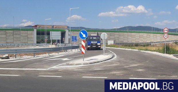 Завърши изграждането на пътен възел Ботевград който е част от