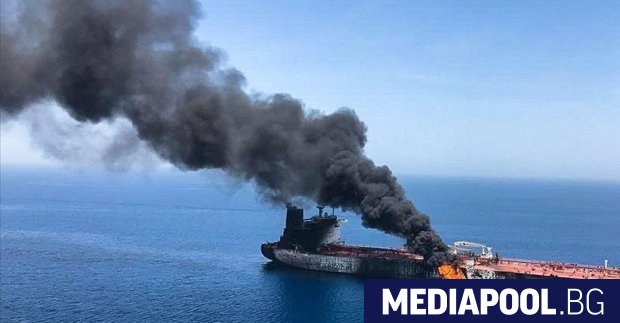 Йеменските бунтовници хуси тази нощ заявиха че са атакували два