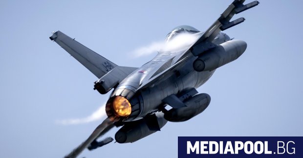 Самолет F 16 на гръцките военновъздушни сили се запали при