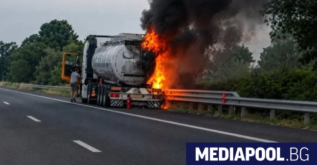 Сръбски влекач цистерна се подпали в движение на магистрала Тракия
