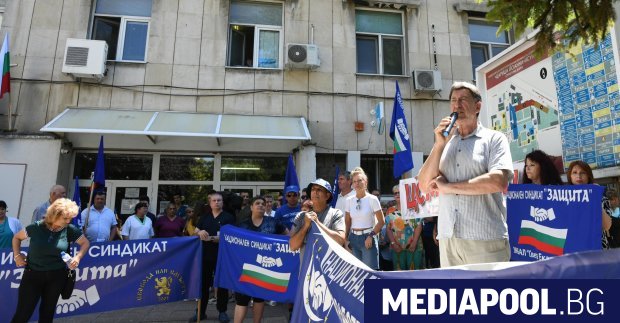 Медици от държавни болници и центрове за спешна медицинска помощ