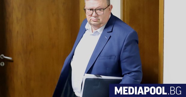Бившият главен прокурор Сотир Цацаров си е купил вила в