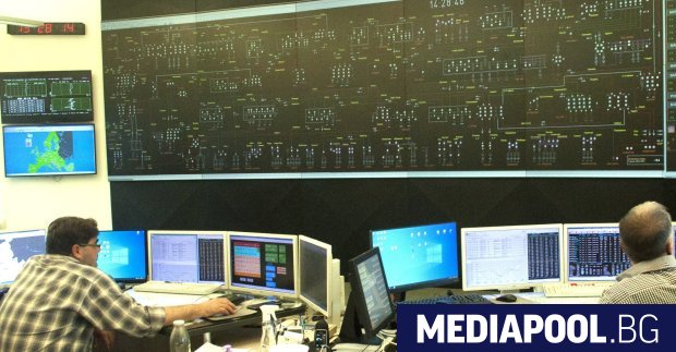 Българският енергиен холдинг е започнал масово прочистване на върховете на