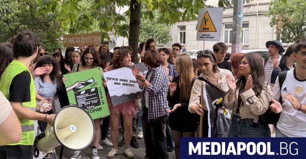 Студенти от Националната академия за театрално и филмово изкуство Кръстьо