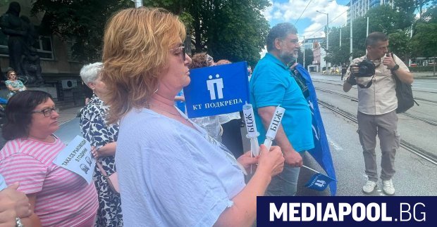 Предишна Следваща Служители на държавната фирма за производство на ваксини
