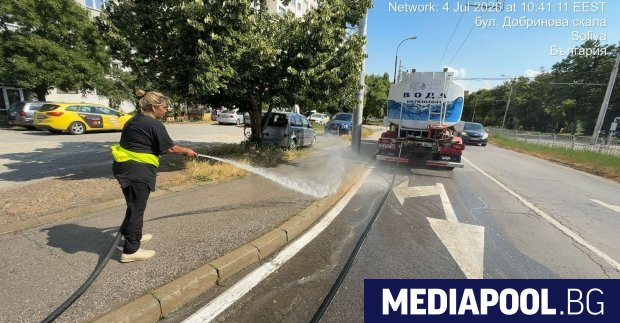 Столичната община обяви че извършва допълнително измиване на улици в