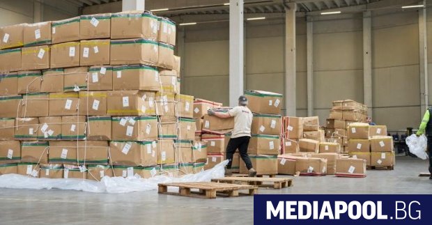 От днес европейските митници вече облагат с 3 евро всяка