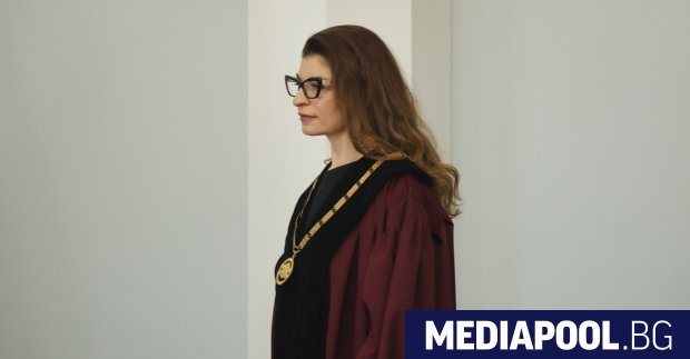 Конституционният съдия Десислава Атанасова е ползвала два паспорта дипломатически и