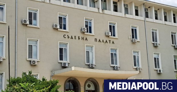 Нови сигнали за поставени взривни устройства са подадени за различни