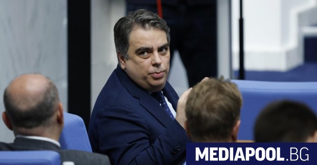 Лидерът на Продължаваме промяната Асен Василев заяви че партията ще