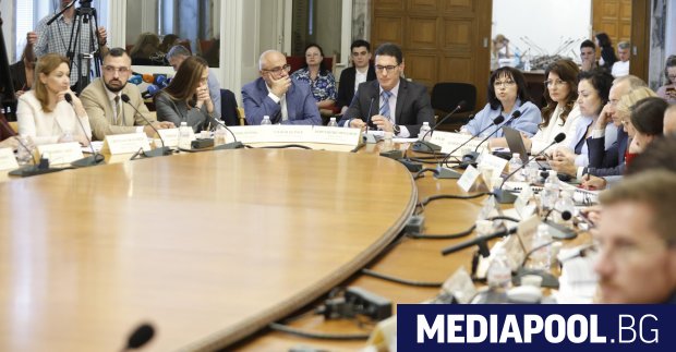 Управляващите от Прогресивна България удържаха устрема на опозицията за гласуване