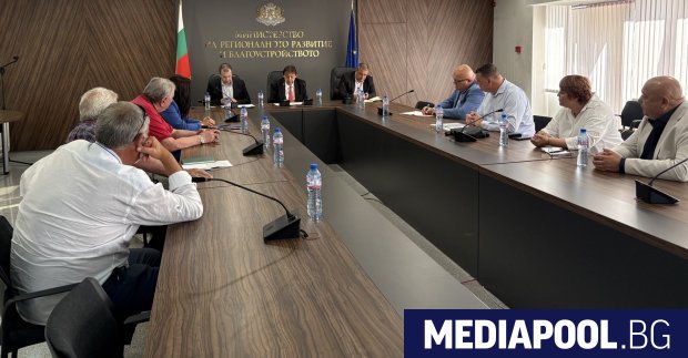 Министърът на регионалното развитие Иван Шишков събра кметовете от най