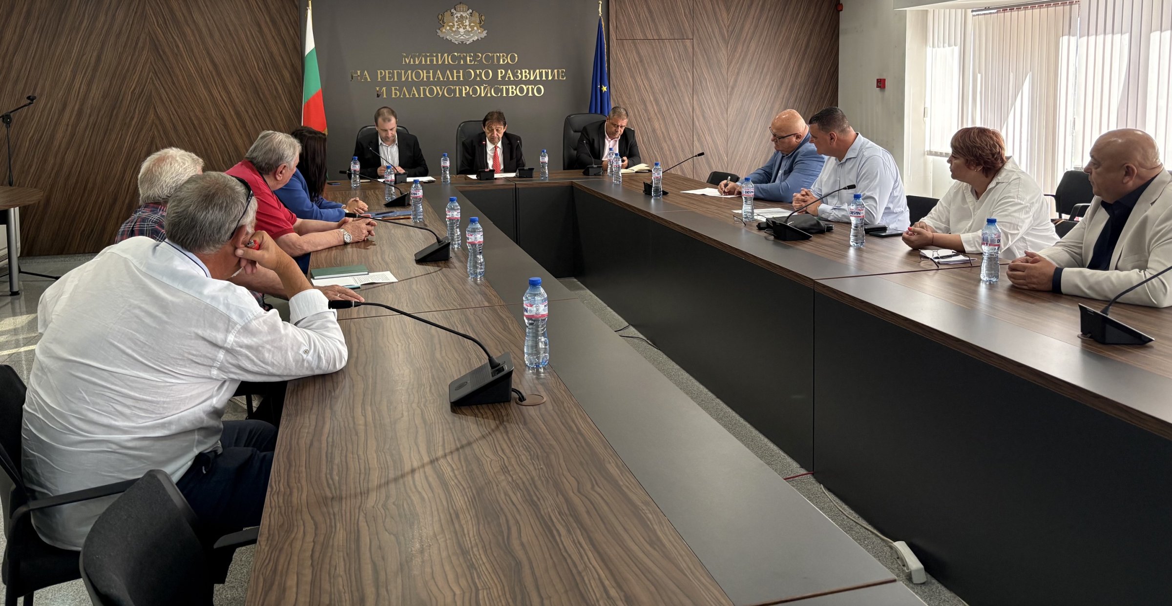 Шишков събра кметове от Северозапада в защита на спорни пътни договори
