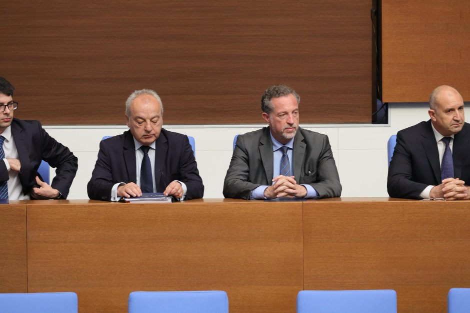 Заместник министър-председателите Атанас Пеканов, Гълъб Донев и Иво Христов и премиера Румен Радев; снимка: БГНЕС