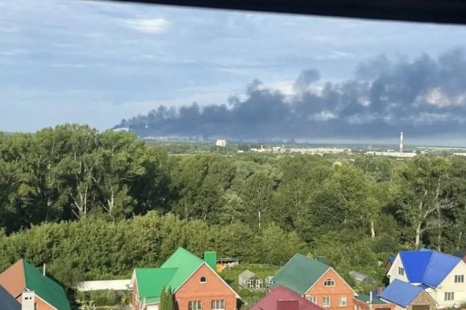 Украйна удари още два големи производители на бензин в Русия, от началото на юли 4 рафинерии са спрели работа