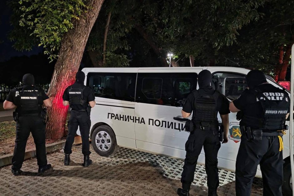 Разбиха схема за рент-а-кар измами за близо 900 000 евро, задържани са 10 души