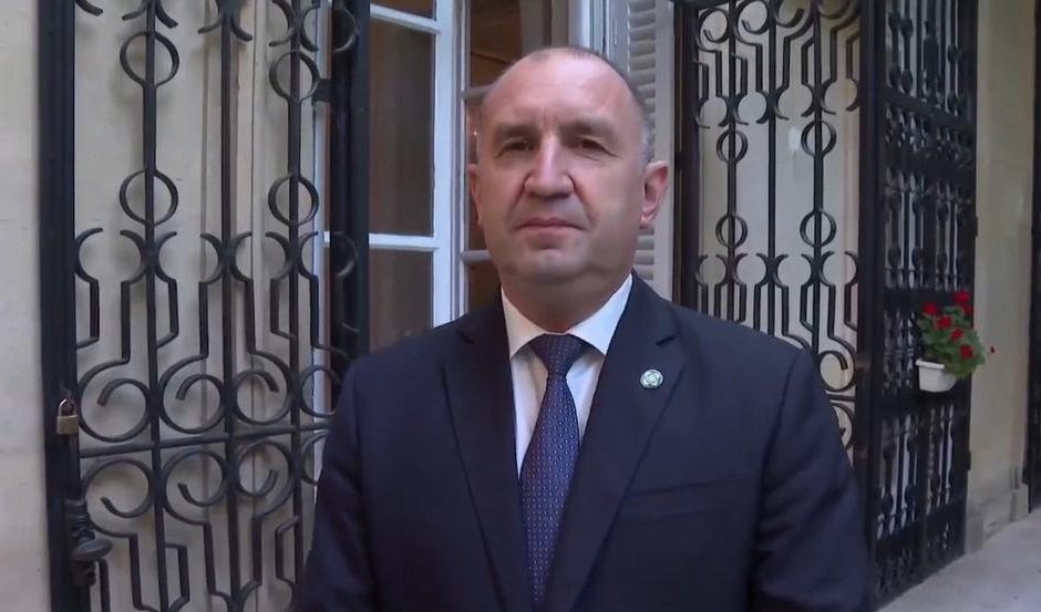 Румен Радев говори пред журналисти в Париж във вторник, сн. БГНЕС