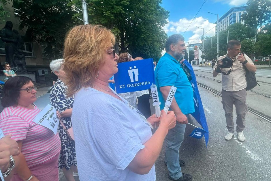 "Някой не иска БЦЖ ваксината да е българска", смятат протестиращите служители на "Бул Био".