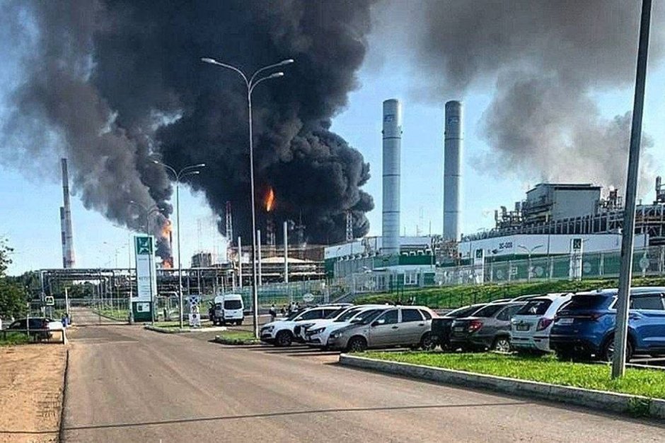 Последствията от удара по рафинерията в Нижнекамск