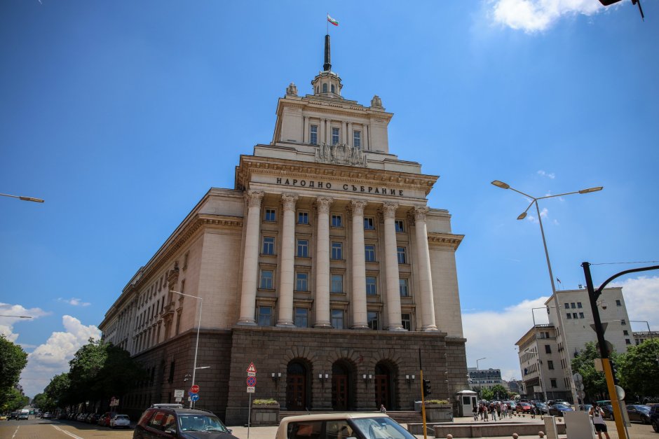 Правната комисия върна машинния вот и зачеркна район "Чужбина"