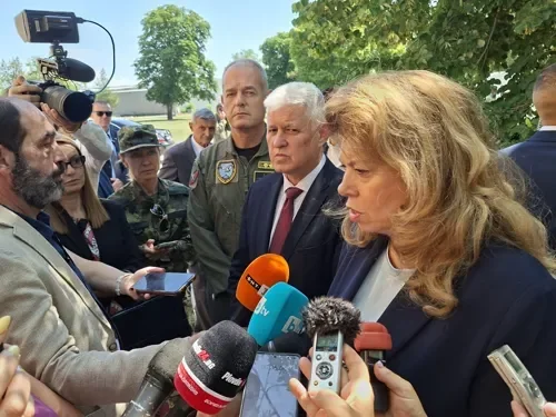 Илияна Йотова и Димитър Стоянов инспектираха модернизацията на Трета авиобаза, сн. БГНЕС