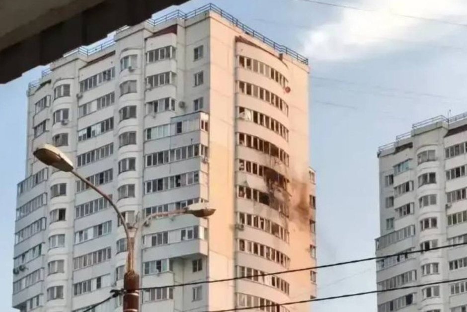 Украйна изстреля 390 дрона към Москва; удари завод, склад, логистичен център и жилищна сграда