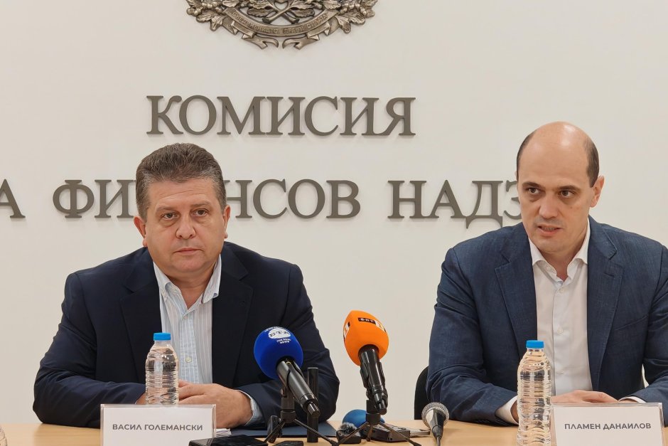 Председателят на КФН Васил Големански (вляво) и Пламен Данаилов обявиха, че са сезирали прокуратурата. Снимка: БГНЕС