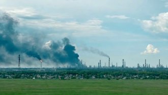 На 2700 км: Украйна порази в Западен Сибир най-мощната руска рафинерия
