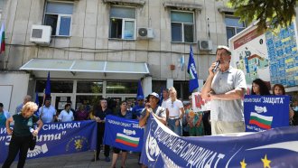 Медици излязоха на протест за по-високи заплати и блокираха булевард