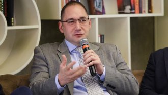 Живеем на кредит и от внос, БНБ не казва дали ще вземе мерки