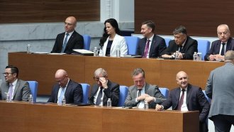Бюджет 2026 е приет на първо четене, агенция Fitch с жълт картон за дълга