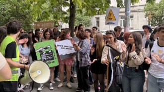 О, Миро, чао!: Студенти от НАТФИЗ отново протестират срещу ректора
