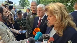 Илияна Йотова и Димитър Стоянов инспектираха модернизацията на Трета авиобаза, сн. БГНЕС