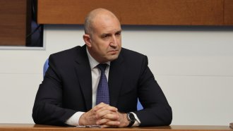 Колко тежи думата на България? Министър Петрова е подкрепила декларацията за Украйна, от която сега заедно с Радев се отричат