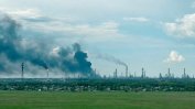 Най-голямата петролна рафинерия в Русия спря работа след вчерашния украински удар