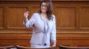 Вълна от искания за оставката на Десислава Атанасова от КС