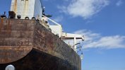 Десетки нефтени петна от месеци около кораба "Кайрос" разкрива "Грийнпийс"