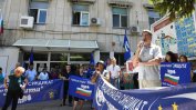 Медици излязоха на протест за по-високи заплати и блокираха булевард