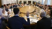 Минималната заплата вече няма да е 50% от средната, засега се замразява на 620 евро (обновена)